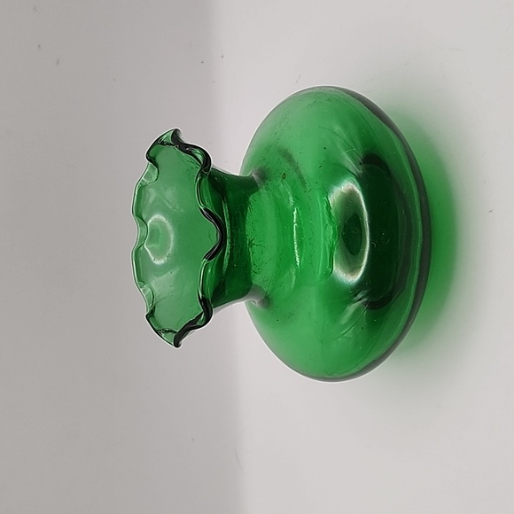 Vintage Green Glass Vase 3.5" - Picture 4 of 7